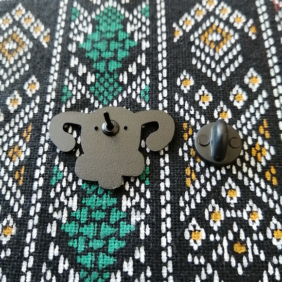 📍2/20$ Cuterus Enamel Pin NWOT - Picture 4 of 5